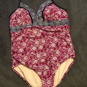 Halter-neck swimsuit🩱